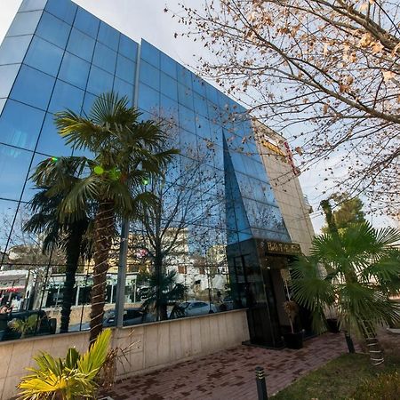 Hotel Denver Tirana Kültér fotó