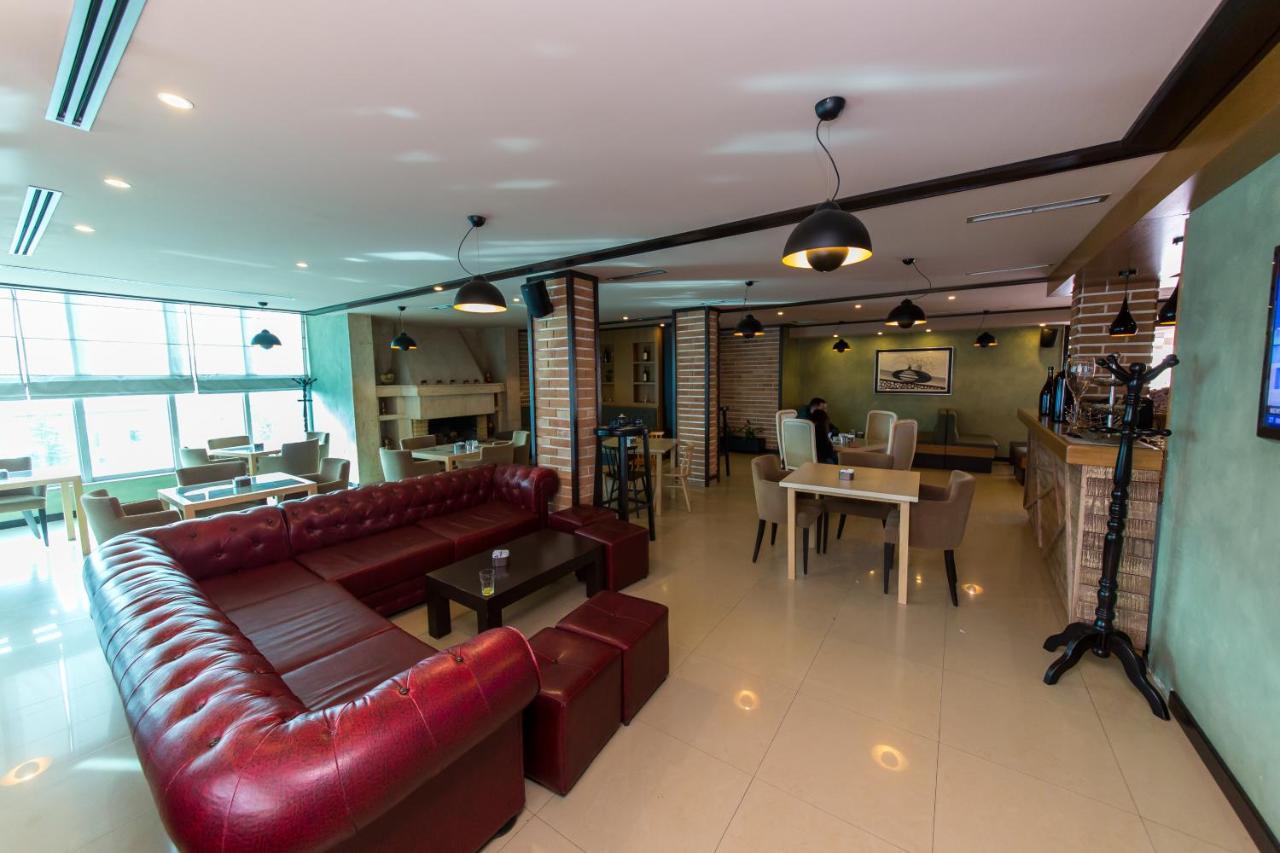 Hotel Denver Tirana Kültér fotó