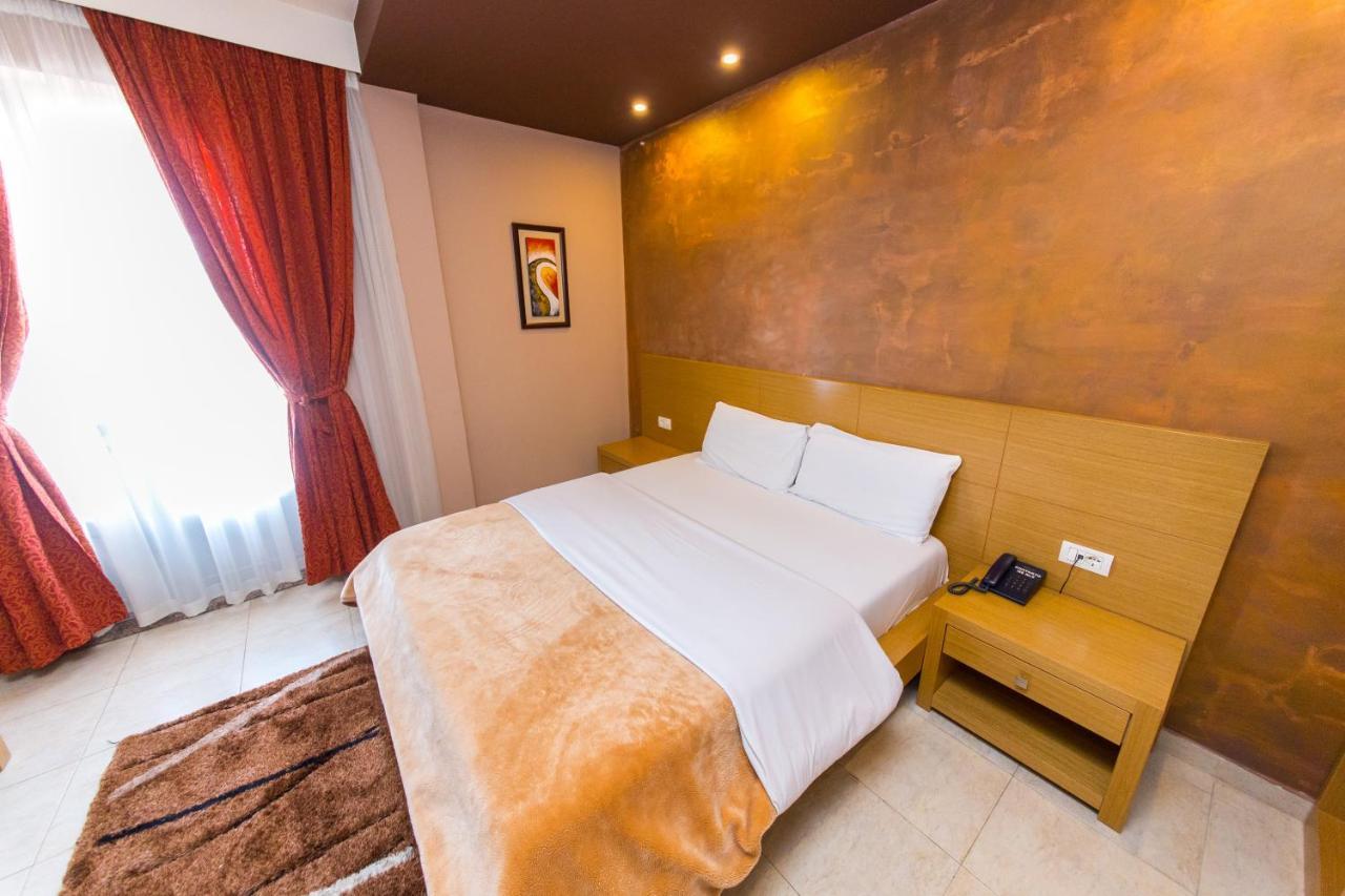 Hotel Denver Tirana Kültér fotó