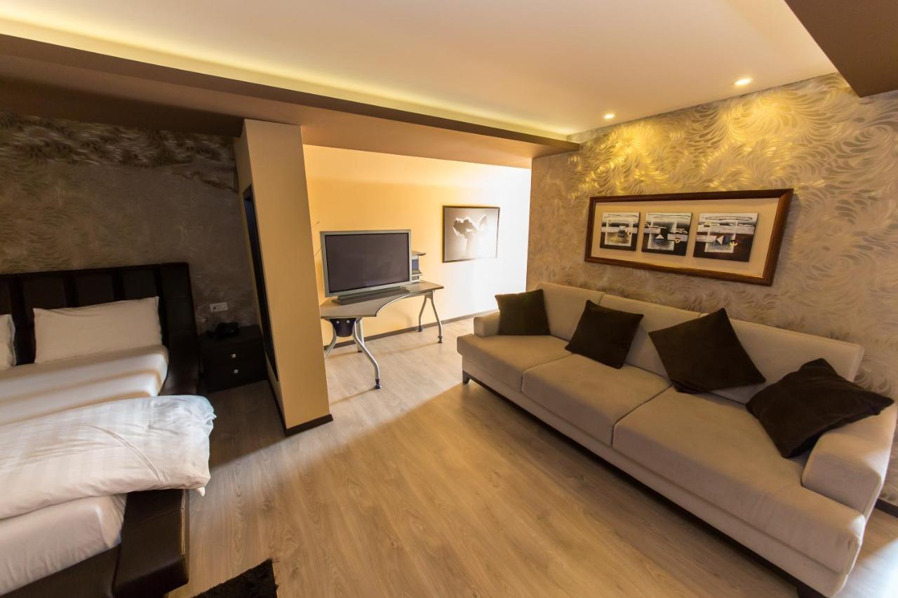 Hotel Denver Tirana Kültér fotó