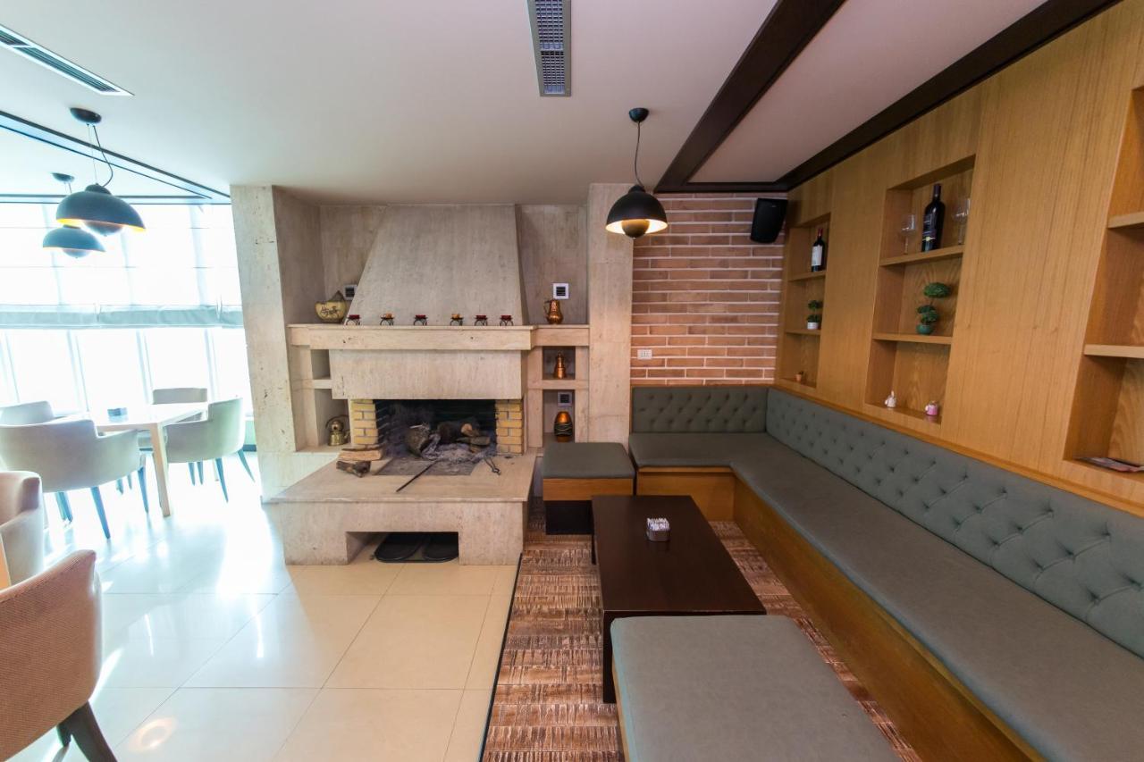 Hotel Denver Tirana Kültér fotó