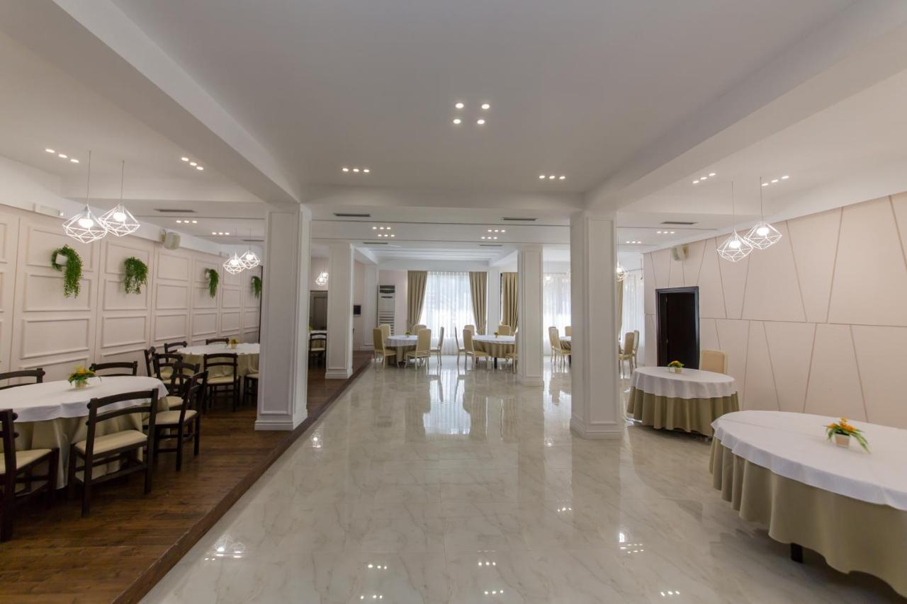 Hotel Denver Tirana Kültér fotó