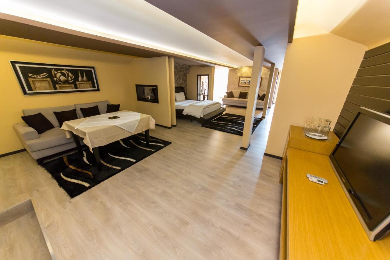 Hotel Denver Tirana Kültér fotó