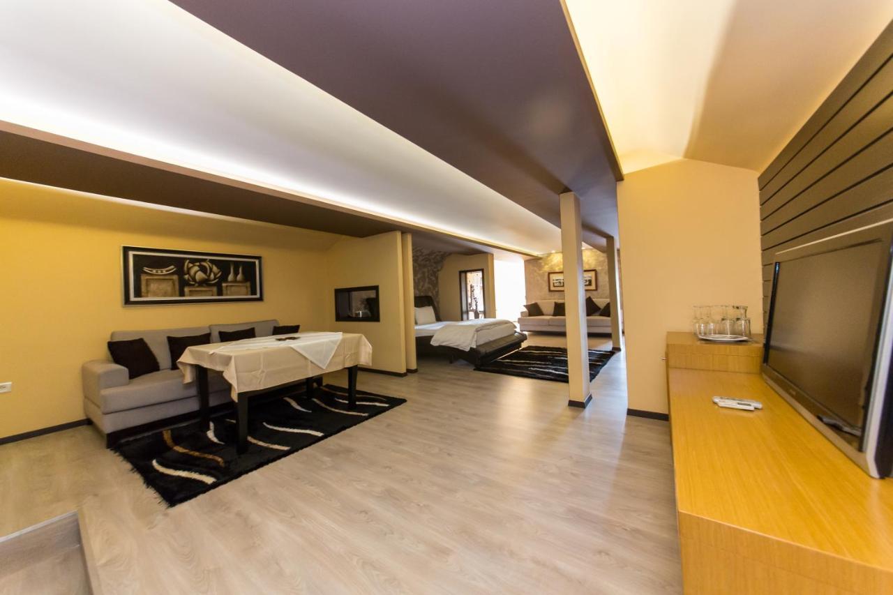 Hotel Denver Tirana Kültér fotó