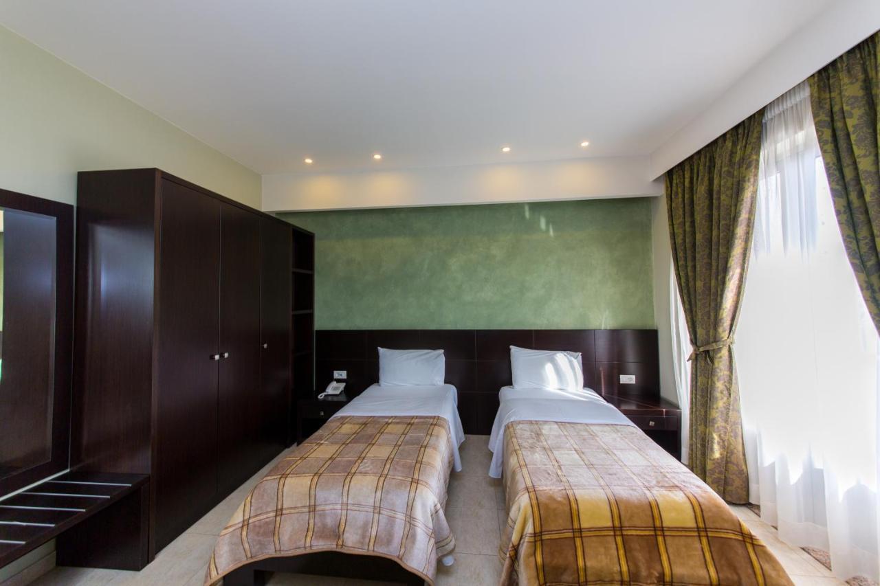 Hotel Denver Tirana Kültér fotó