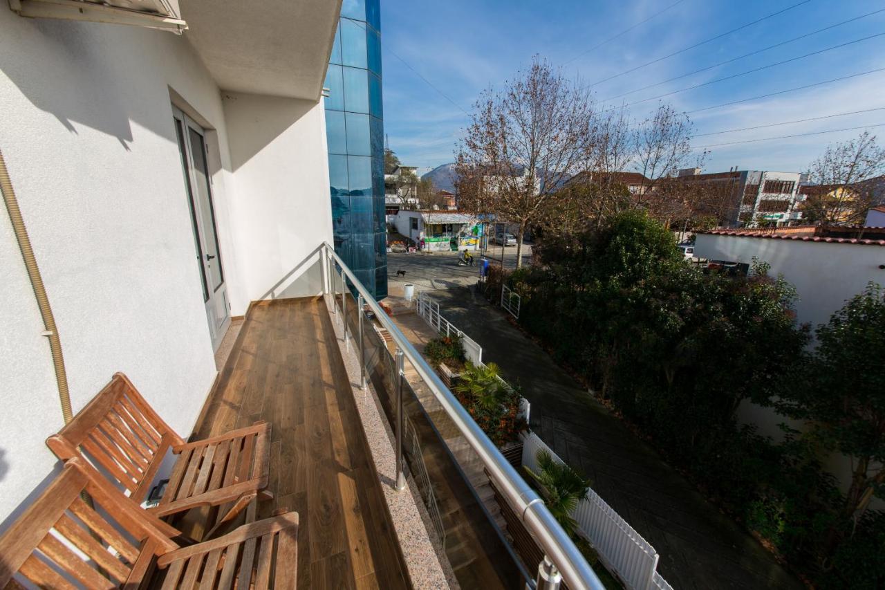 Hotel Denver Tirana Kültér fotó