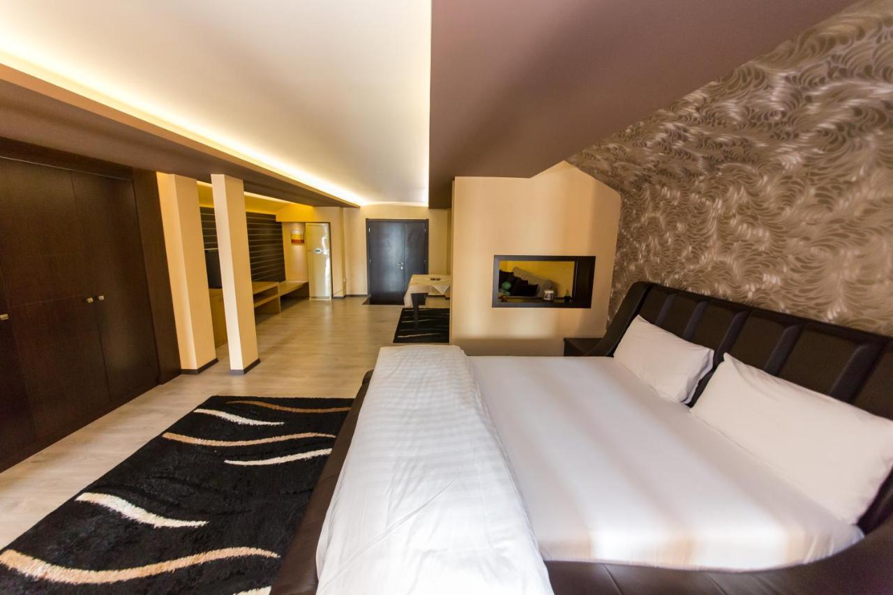 Hotel Denver Tirana Kültér fotó
